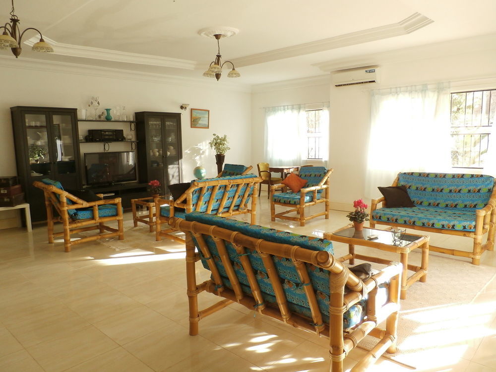 B & B Villa Calliandra Bijilo Экстерьер фото