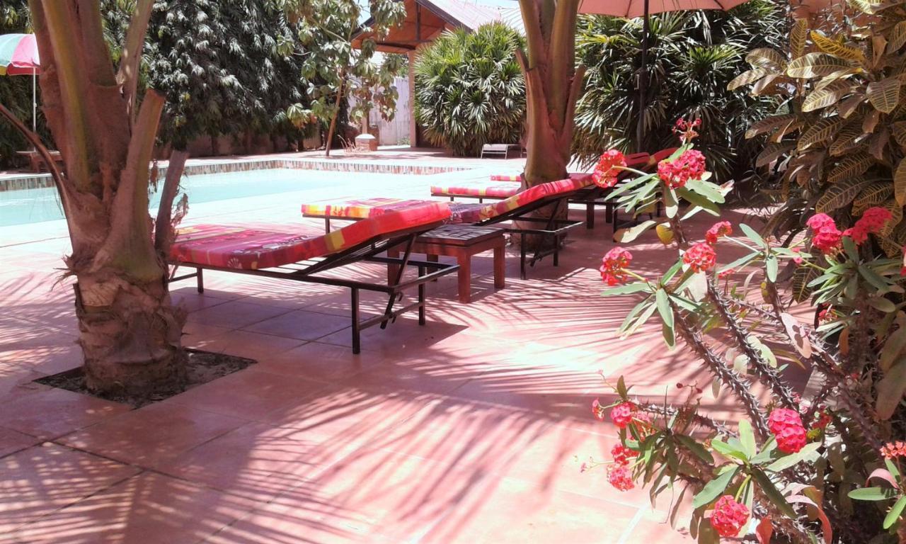 B & B Villa Calliandra Bijilo Экстерьер фото